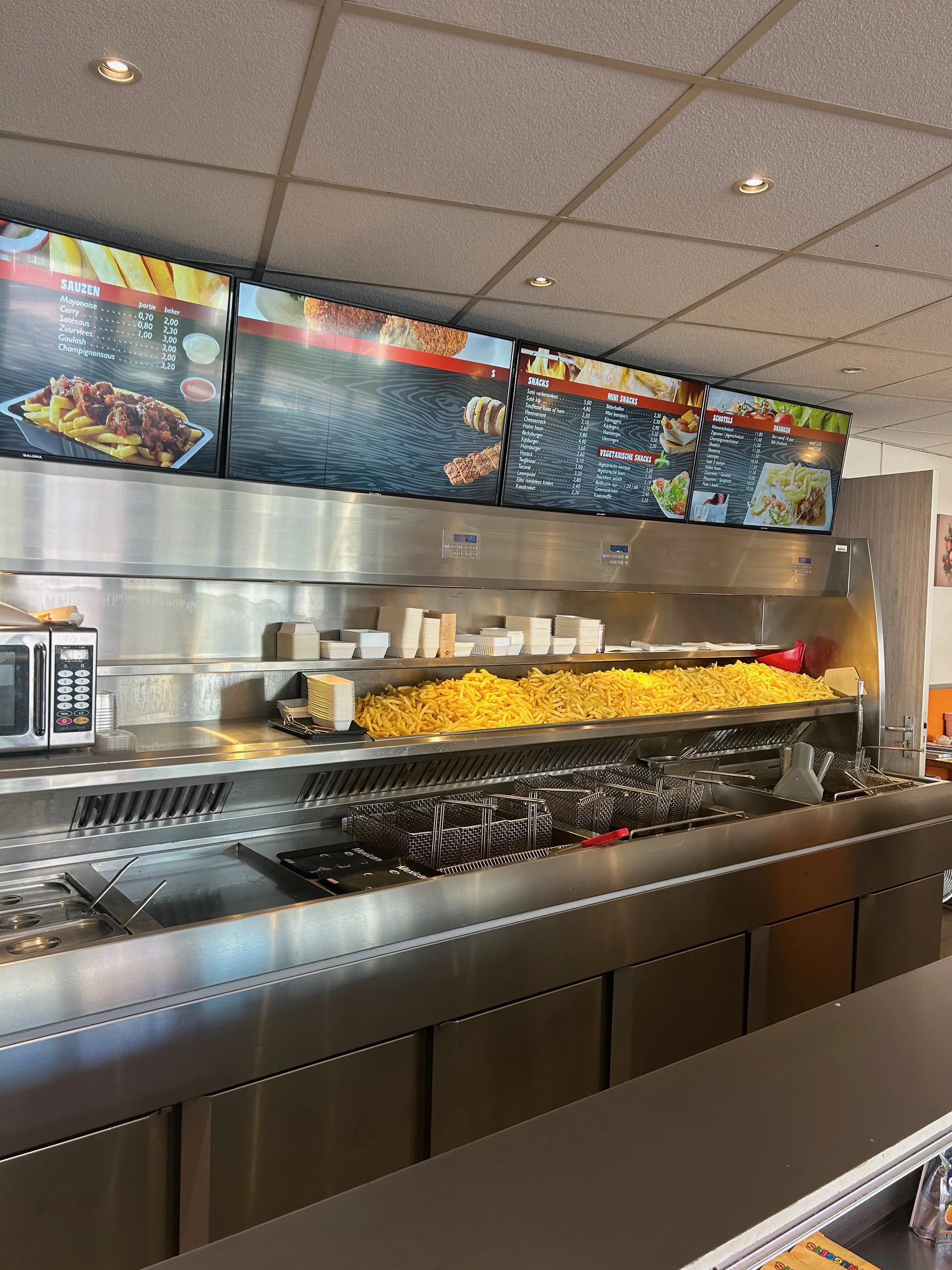 Warm, inviting interior of Frieture Yummy Yummy